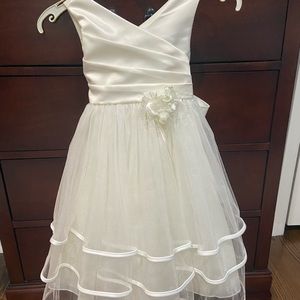 White goes dress communion or flower girl size 4/5